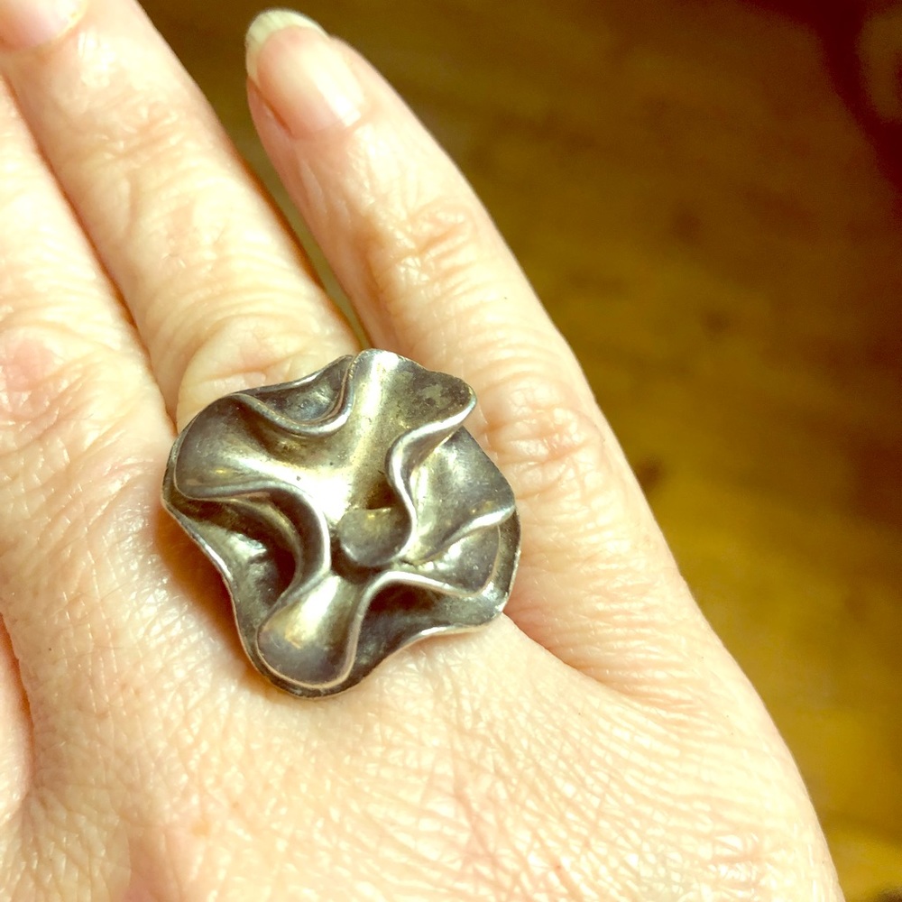 Silpada Size 7 STUNNING Abstract Flower 925 Ring